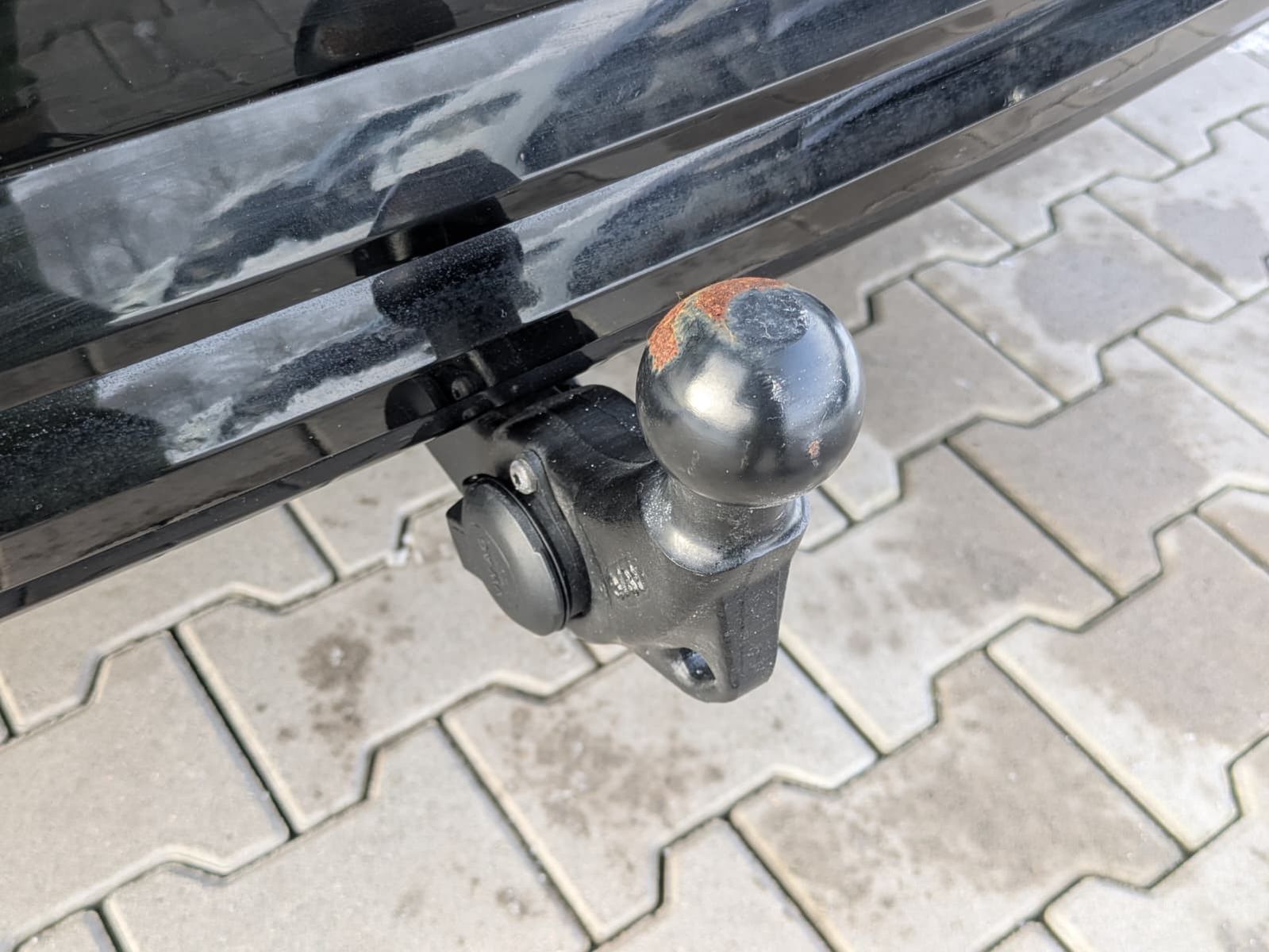 Fahrzeugabbildung Volkswagen Touran 2.0 DSG R-Line High BLACK Pano 7Si IQ AHK