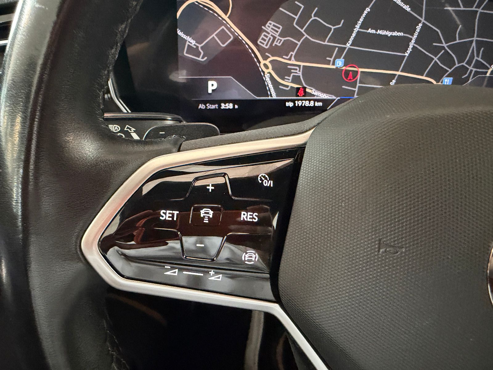 Fahrzeugabbildung Volkswagen Touareg SPORT/ 4Motion/VIRTUAL/AMBIENT/360''KAM