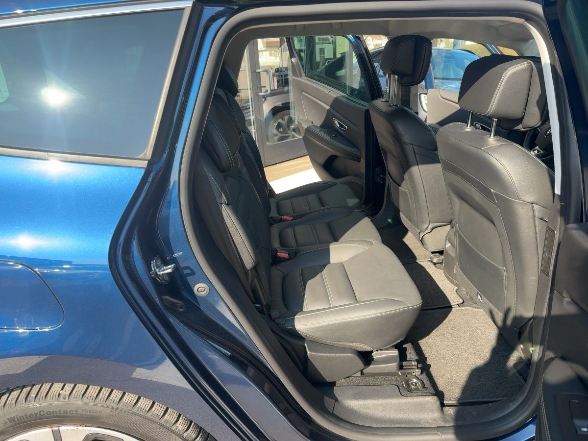 Fahrzeugabbildung Renault Grand Scenic TECHNO TCe 140 EDC 7-Sitzer