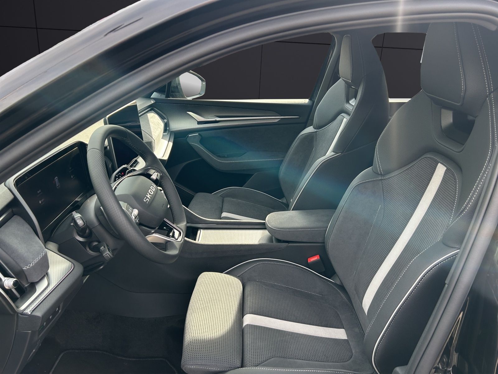 Fahrzeugabbildung SKODA Kodiaq 1.5 TSI iV Sportline AHK MATRIX HUD