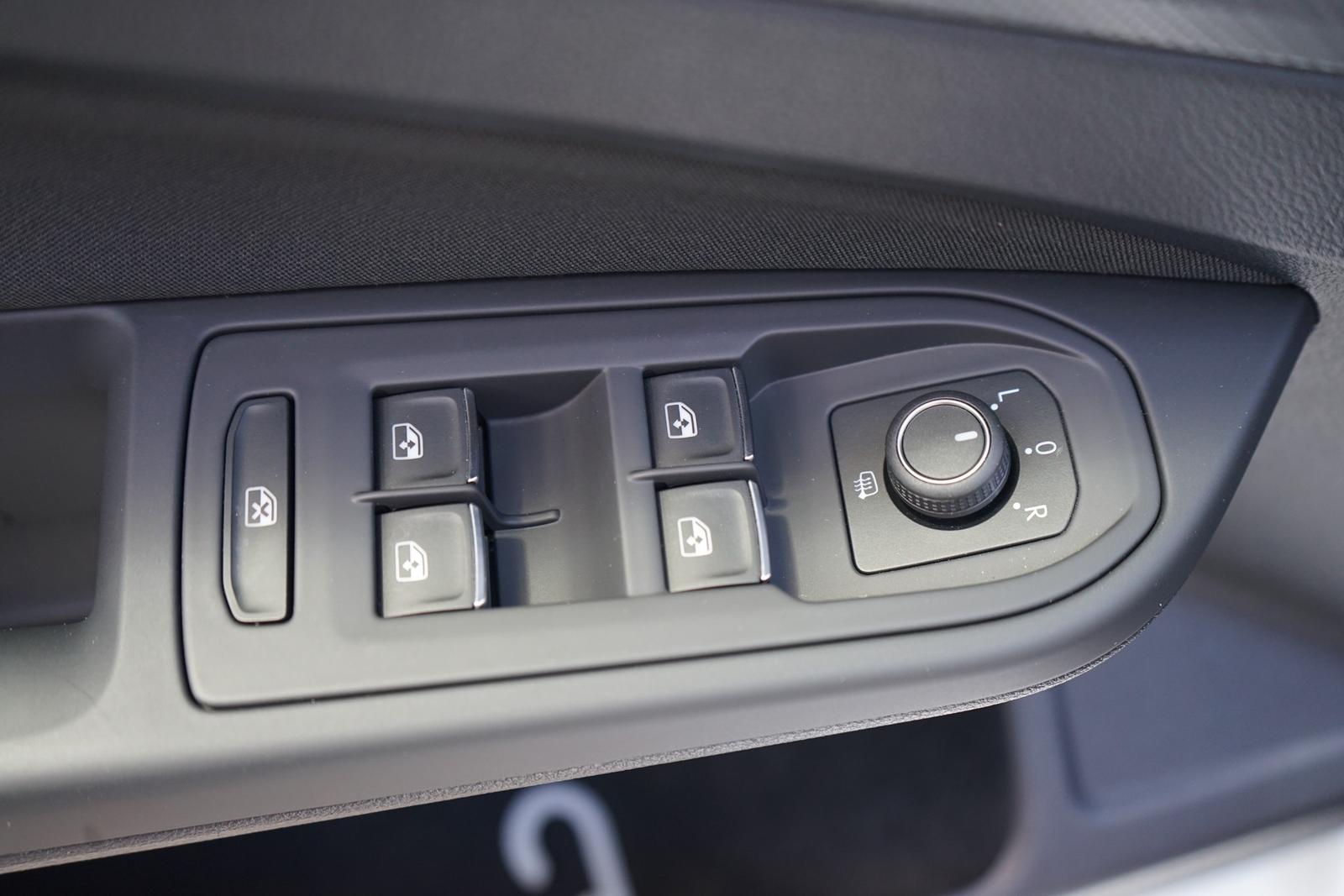 Volkswagen Golf VIII 1.0 Active LED Navi Sitzheizung PDC, миниатюра 26