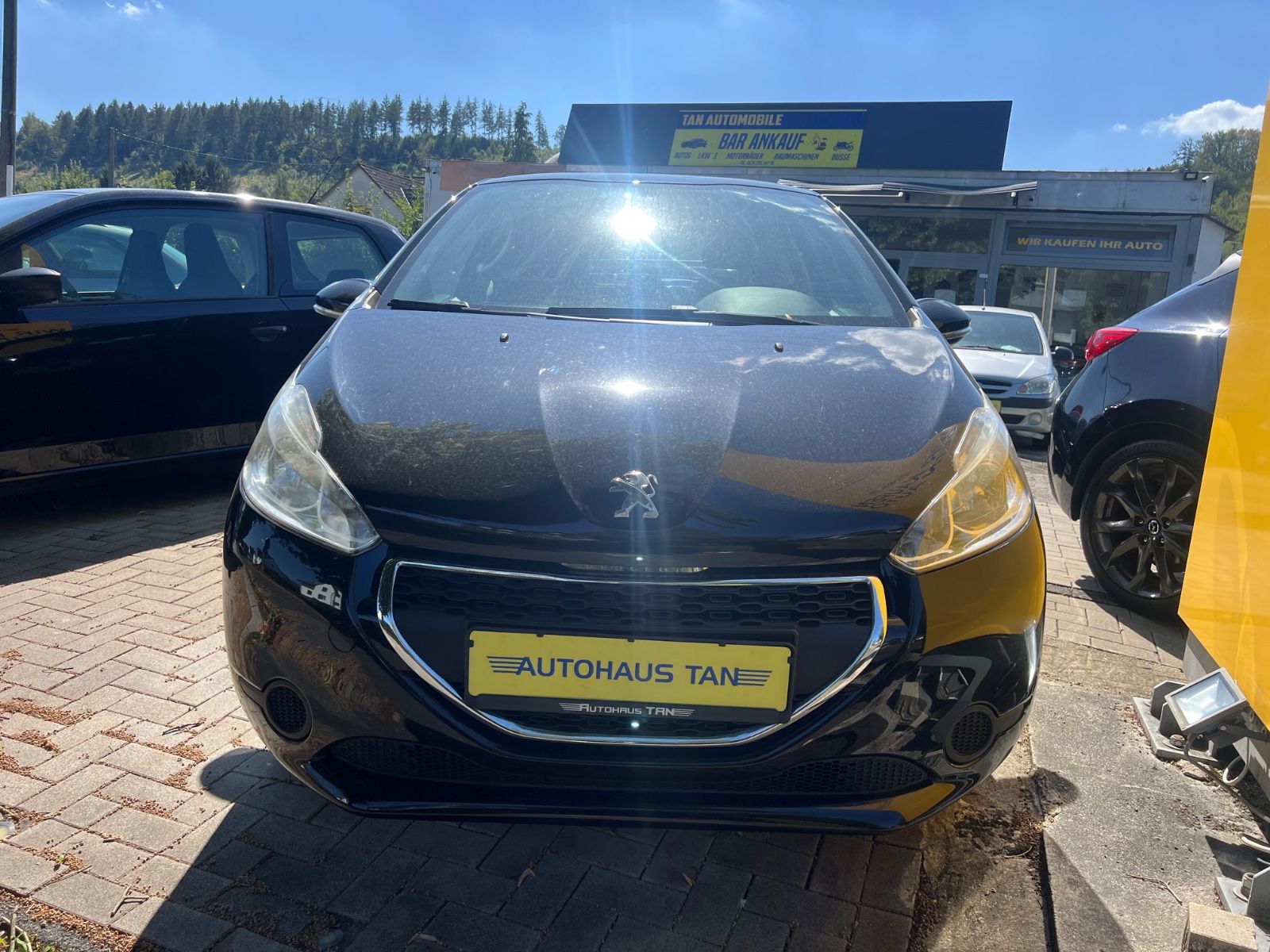 Fahrzeugabbildung Peugeot 208 Active * 1.HAND * TÜV & SERVICE NEU *