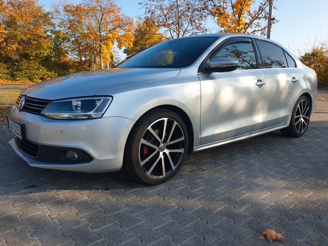 Volkswagen Jetta 1.6 TDI Comfortline BlueMotion Tech Co...