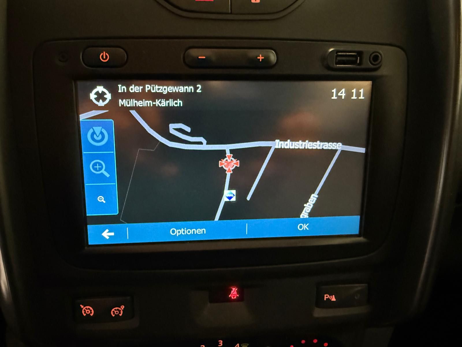 Fahrzeugabbildung Dacia Duster I Laureate /8.FACH BEREIFT/NAVI/KLIMA/AHK