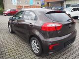 Kia Rio 1.2 Spirit - Kia Rio mit Benzin-Antrieb: Limousine