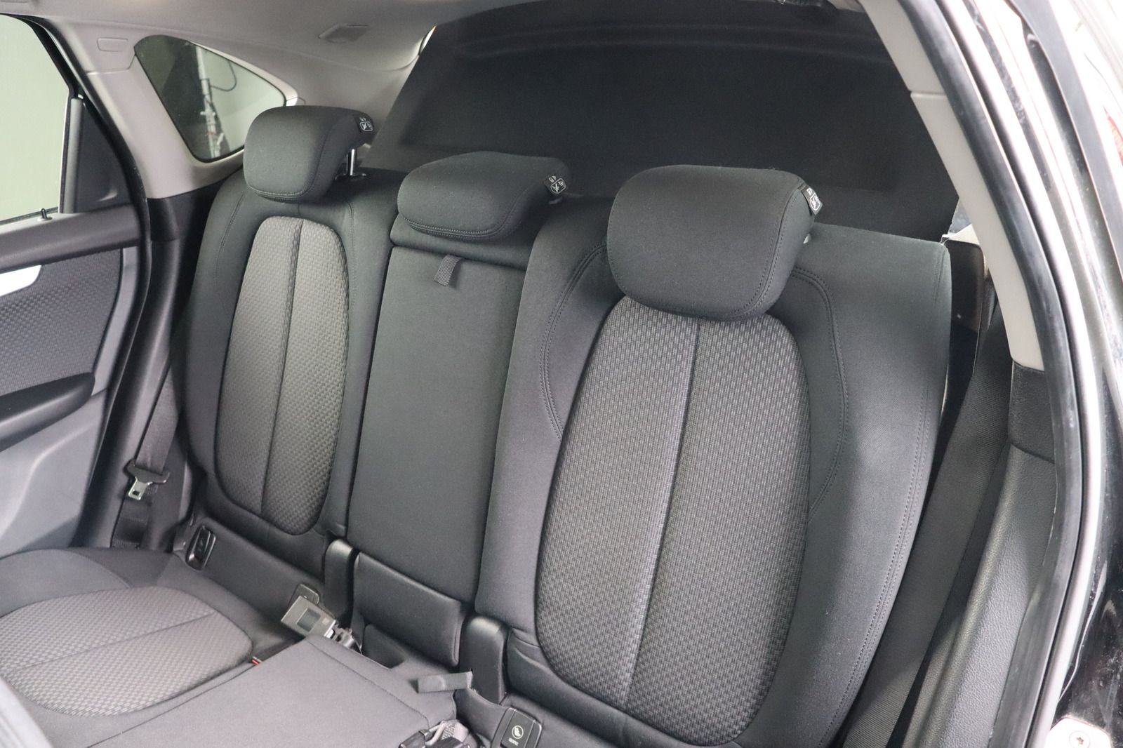 Fahrzeugabbildung BMW 218 i Active Tourer LED * HUD * RFK * Pano *