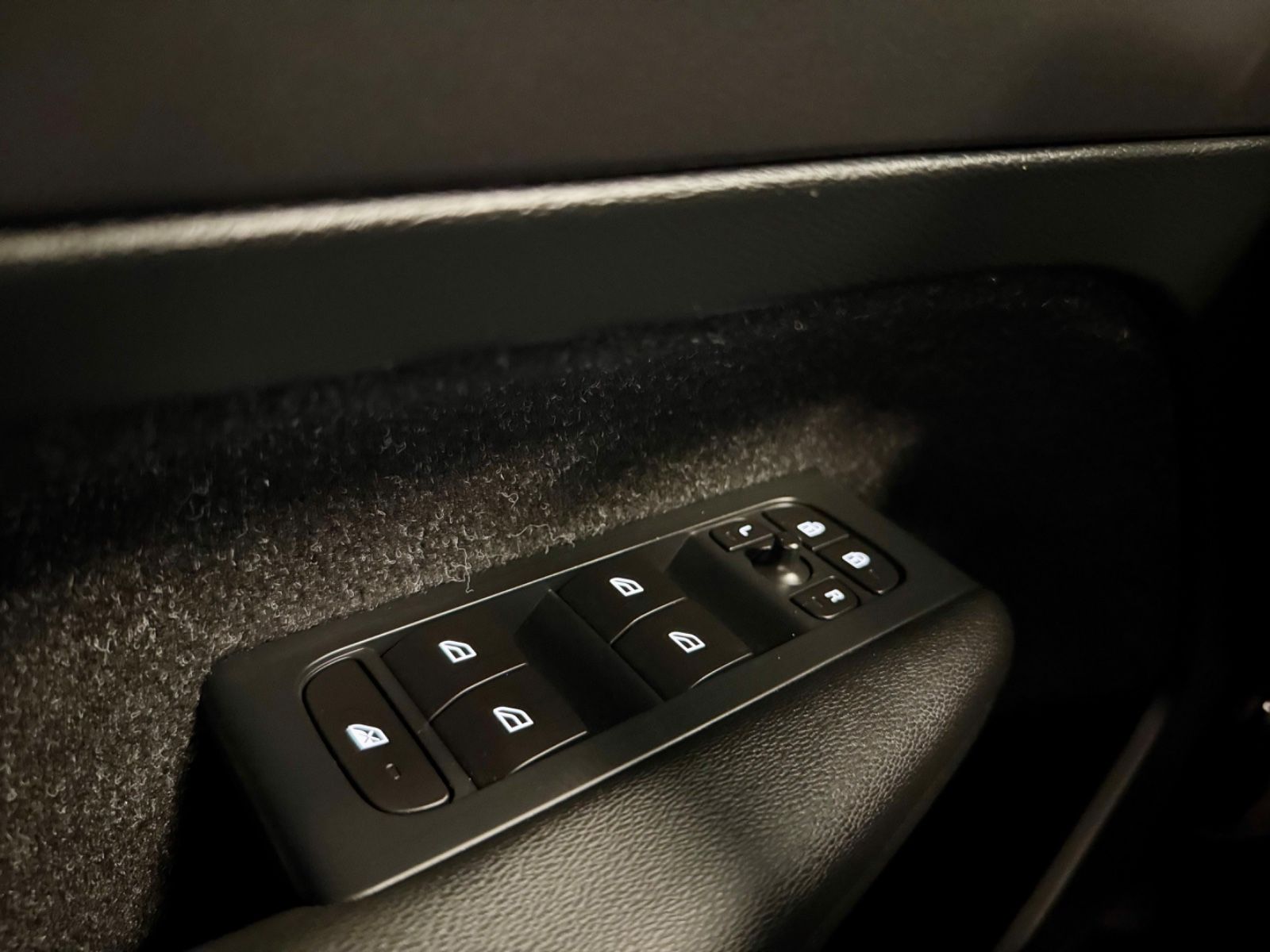 Volvo XC40 2.0 T5 AWD AUT LEDER NAVI LED CAM SHZ PDC foto 29