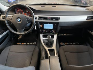 BMW 318i  Touring *NAVI*KLIMA*TEMPOMAT*>SZHZ*