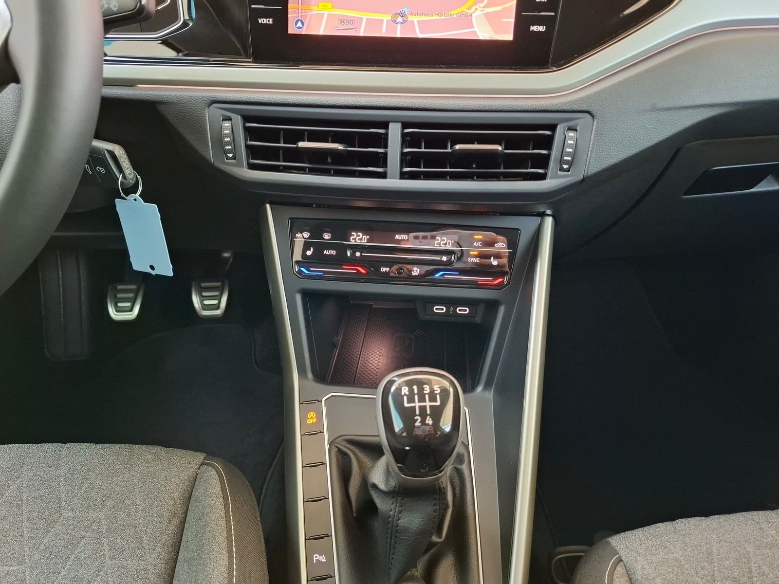 Fahrzeugabbildung Volkswagen Polo VI Move + Kamera+IQ.Light.+Navi+App Connect