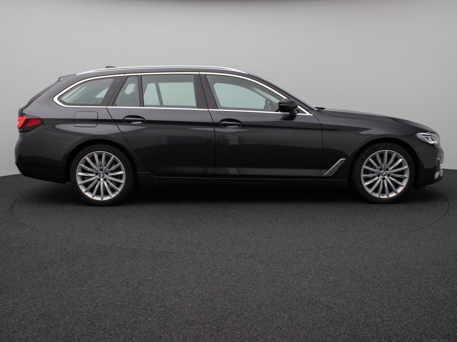 Fahrzeugabbildung BMW 530d xD Luxury Line Kamera HUD DAB H/K Laser AHK