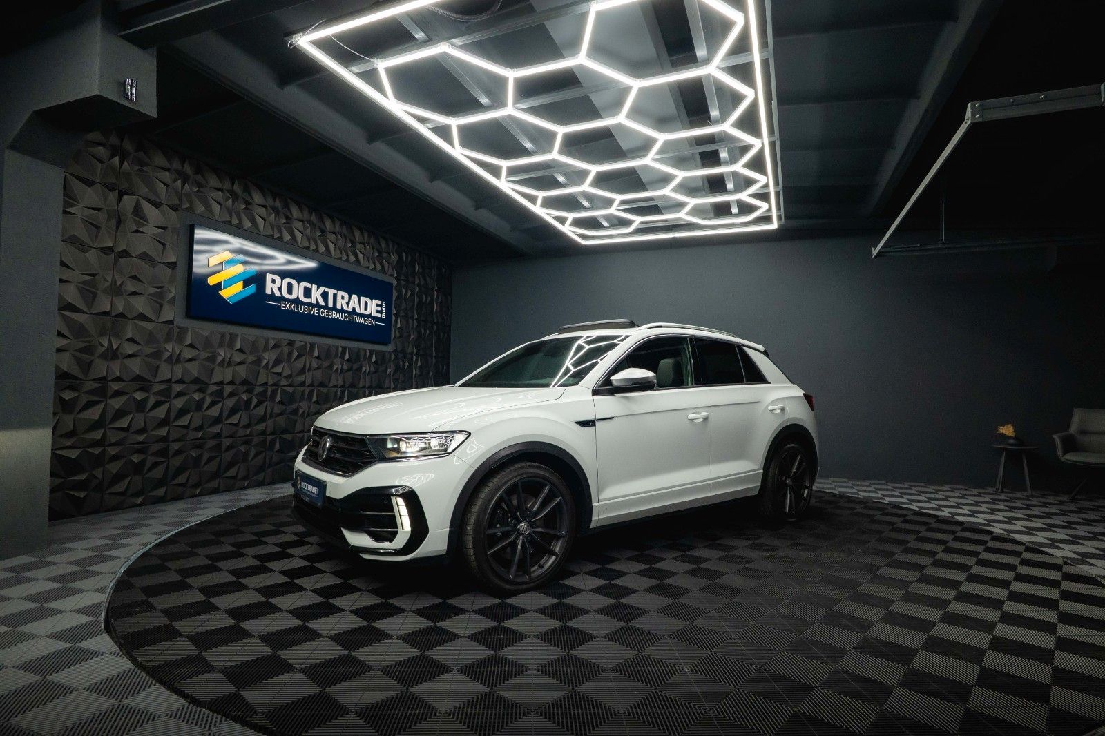 Fahrzeugabbildung Volkswagen T-Roc R 4Motion Performance *ACC*DCC*Pano*LED*