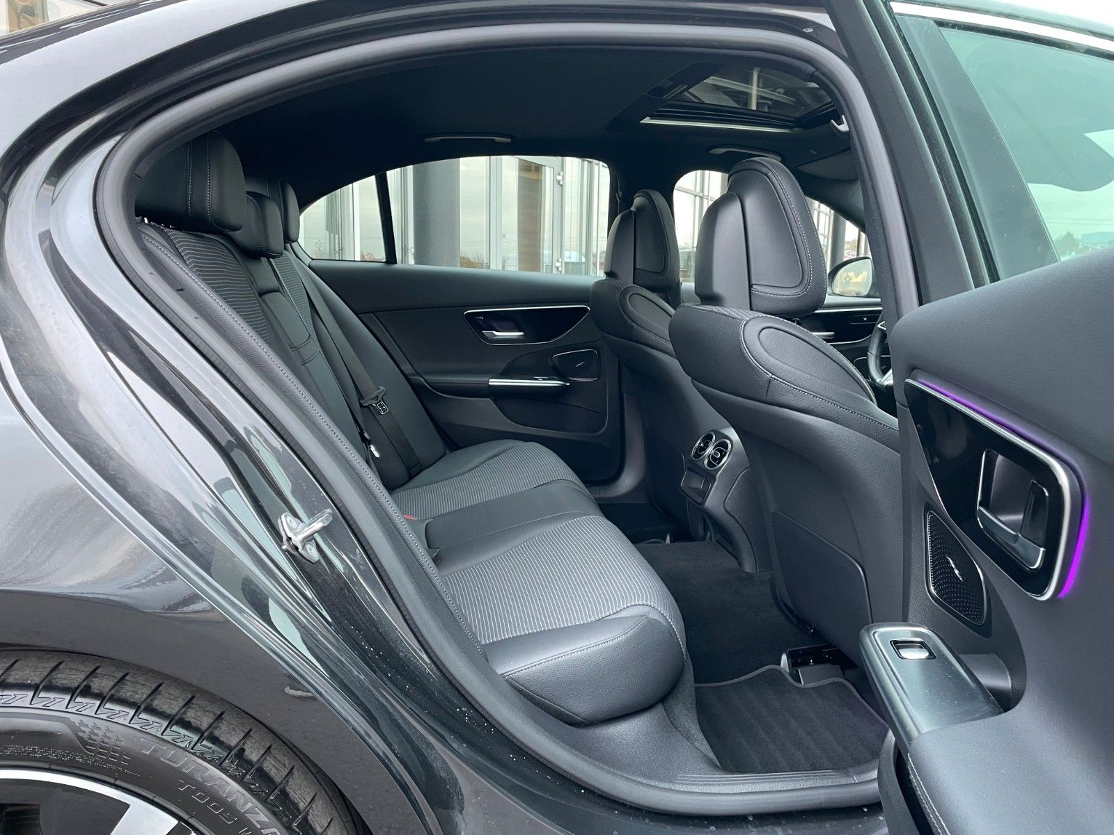 Fahrzeugabbildung Mercedes-Benz C 300 e Avantgarde Digital+S-Dach+AHK+Distr+