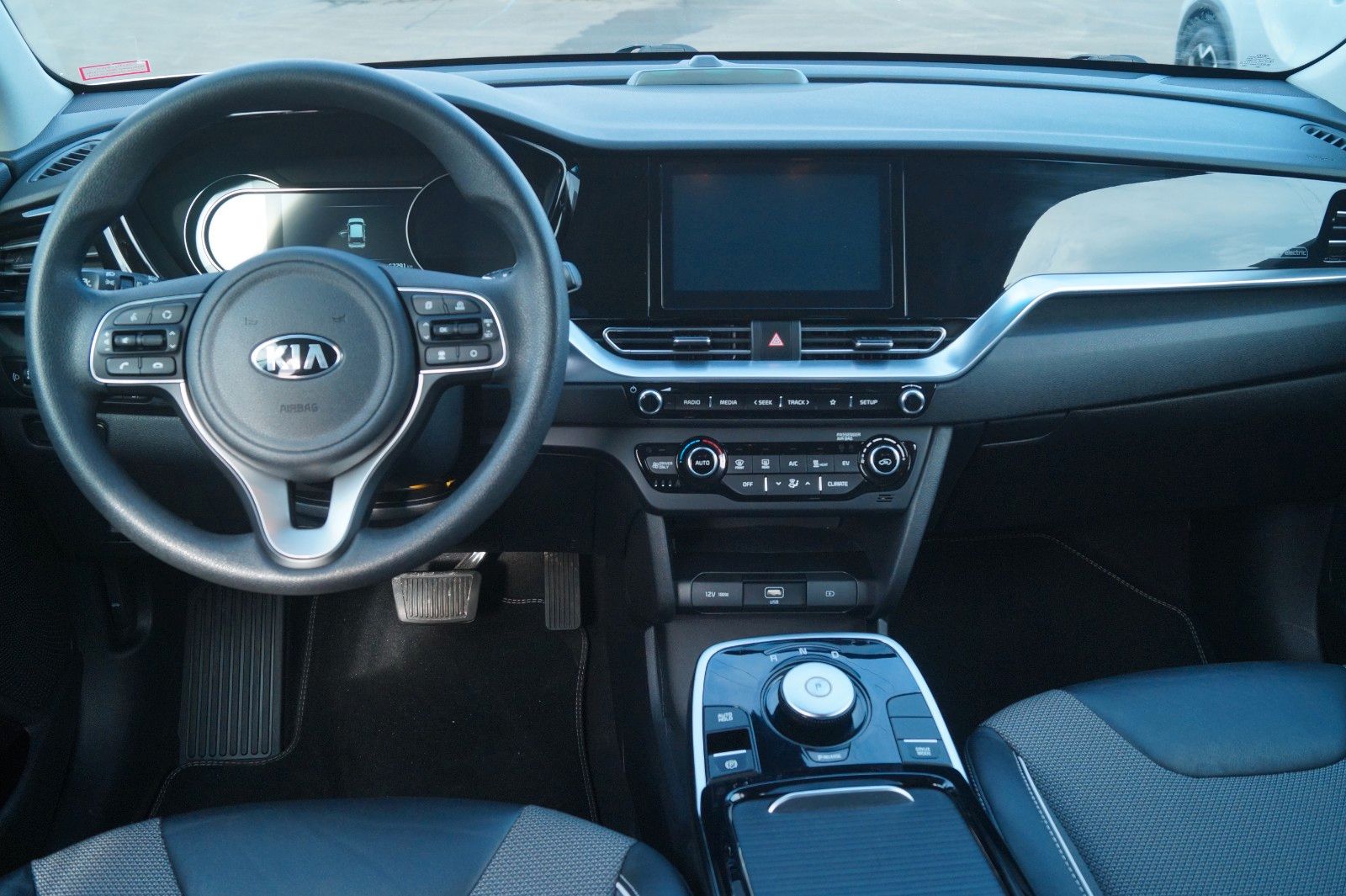 Fahrzeugabbildung Kia Niro 64kwH/150kw/SOH 97%/Wä.Pumpe
