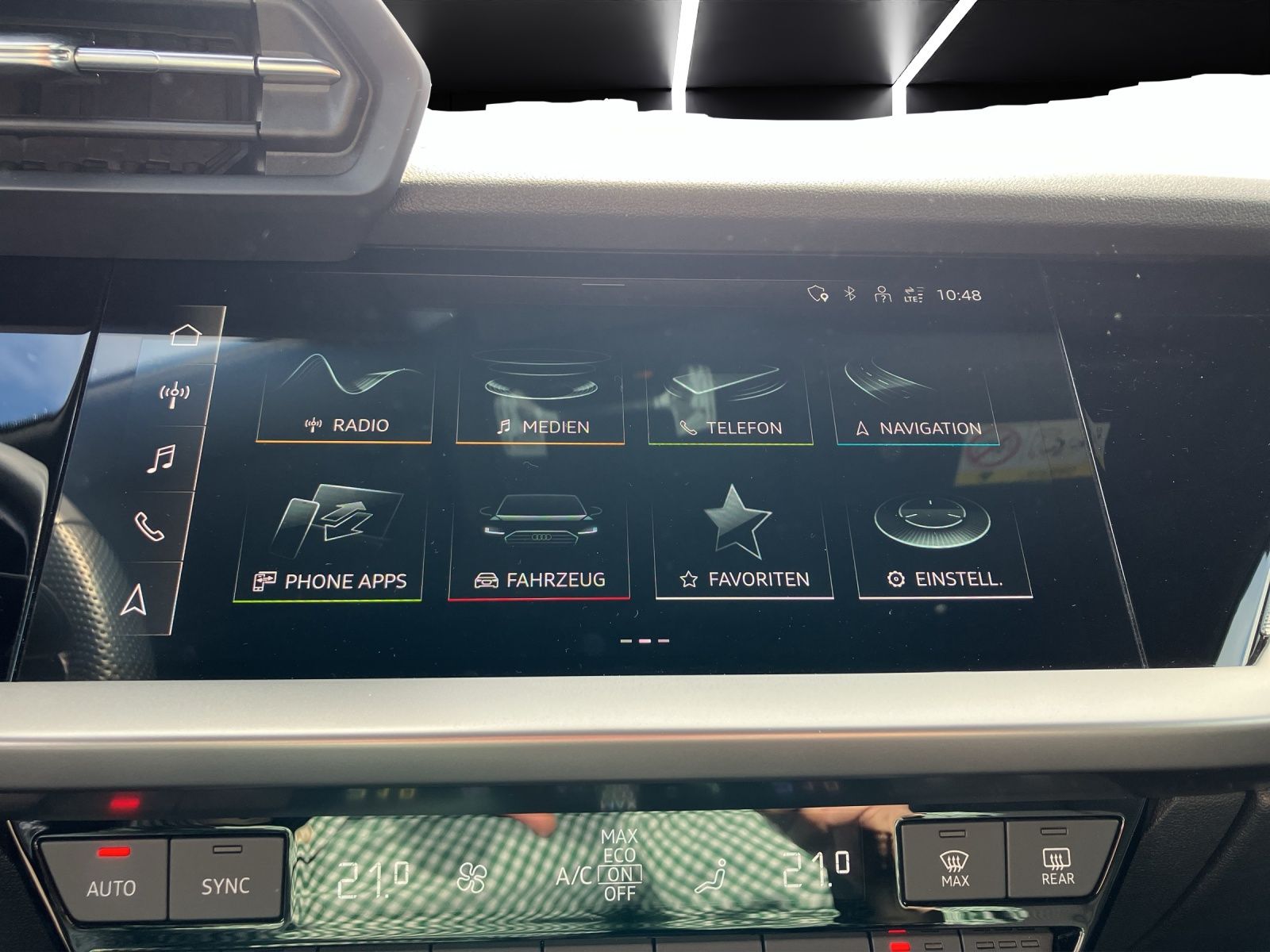 Fahrzeugabbildung Audi A3 Sportback 35 TFSI S line Matrix HUD ACC SHZ