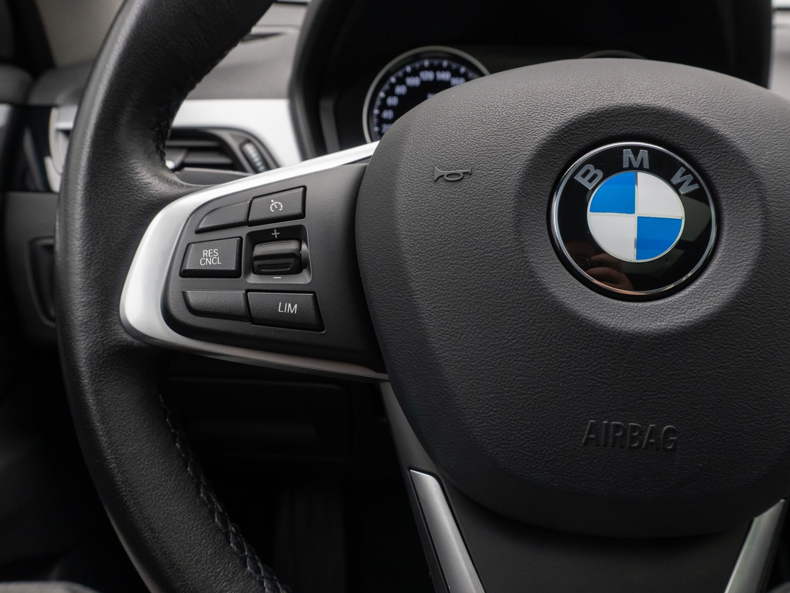 Fahrzeugabbildung BMW X1 sD18i Panorama Kamera DAB Navi Komfort Leder