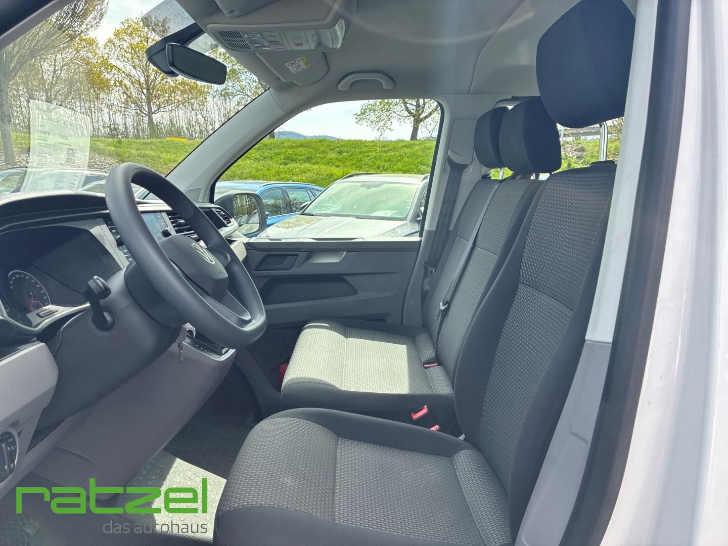 Fahrzeugabbildung Volkswagen T6.1 Caravelle KR 2.0 TDI 110KW DSG Navi Kamera