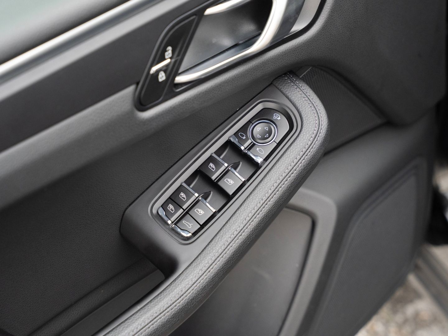 Porsche Macan Panorama Dachsystem Sitzheizung vorn foto 19