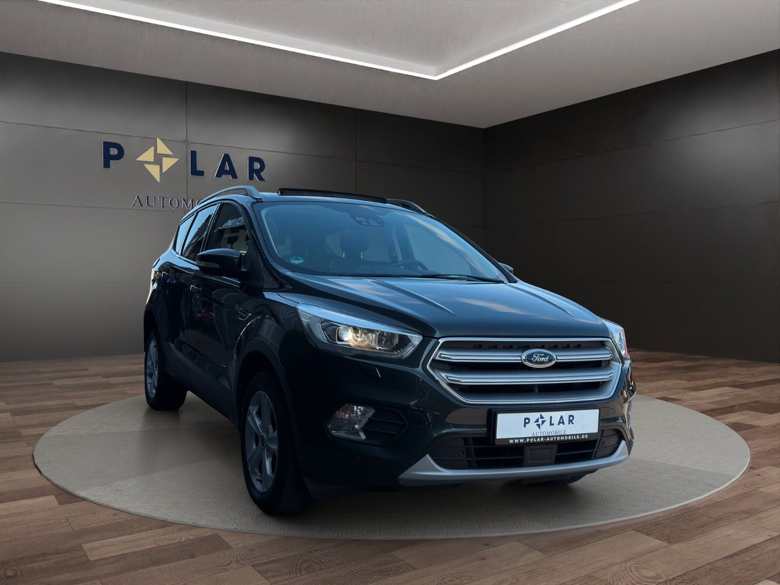 Fahrzeugabbildung Ford Kuga Titanium*Bhz-Lenkrad*RFK*ACC*Pano*Bi-Xenon*