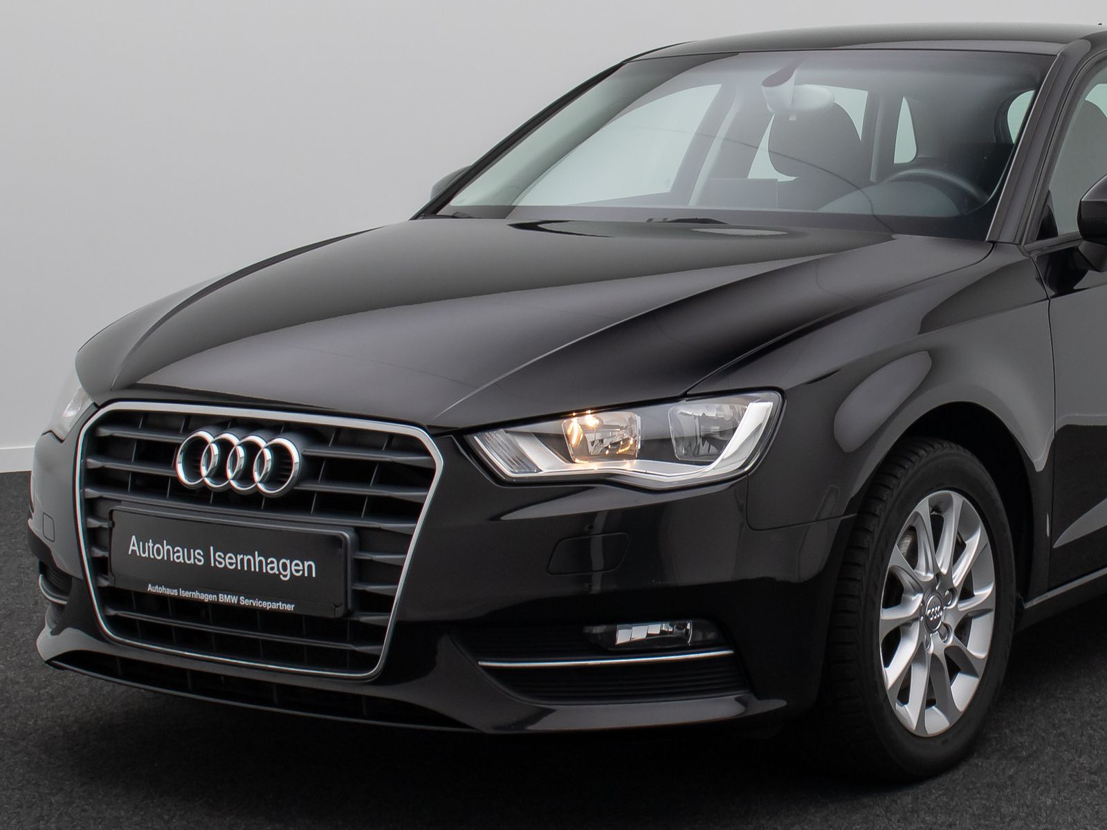 Fahrzeugabbildung Audi A3 Attraction PDC KlimaAut HiFi Sitzheizung LM