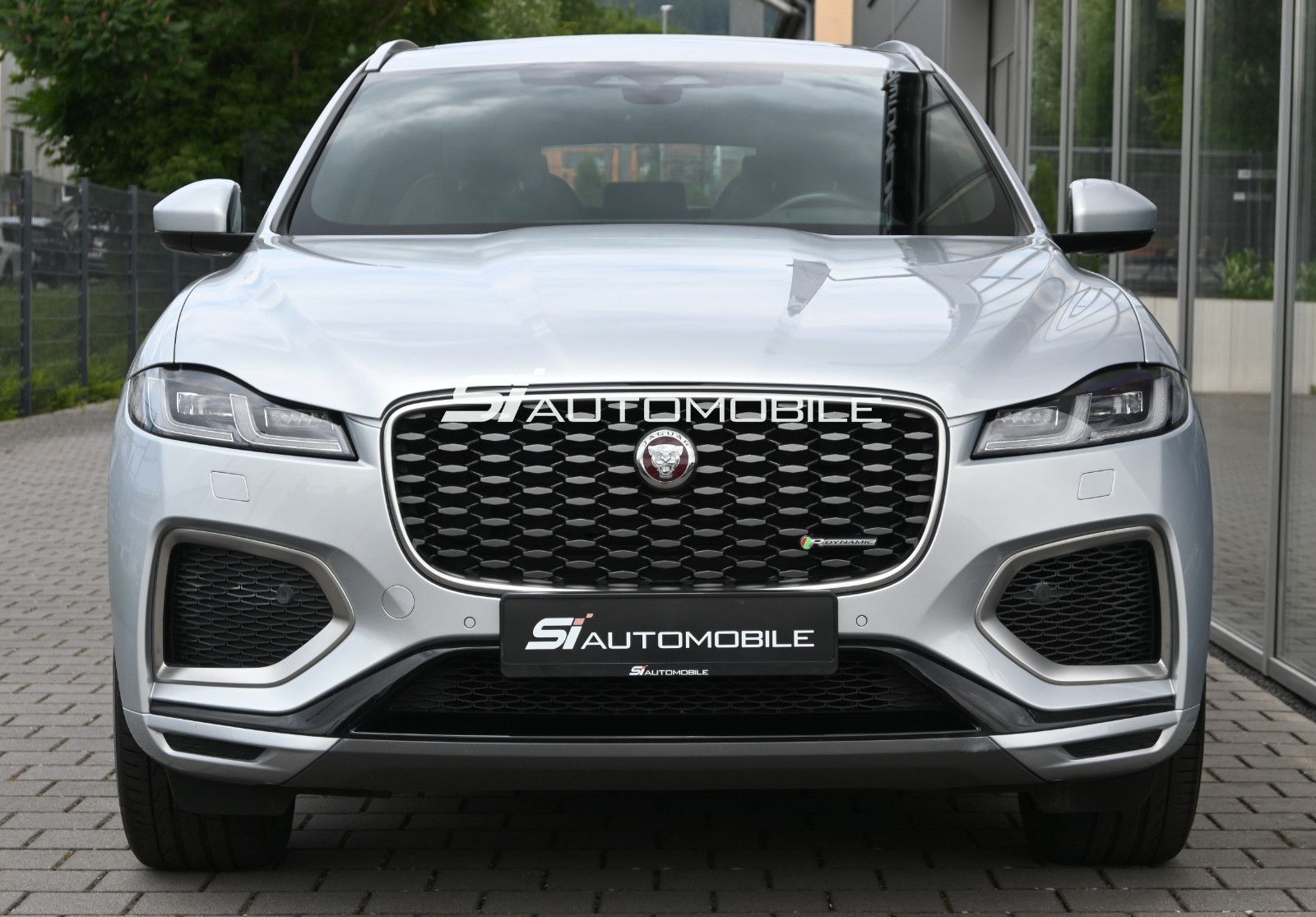 Fahrzeugabbildung Jaguar F-Pace D300 R-DYNAMIC SE AWD °ACC°AHK°HUD°PANO°