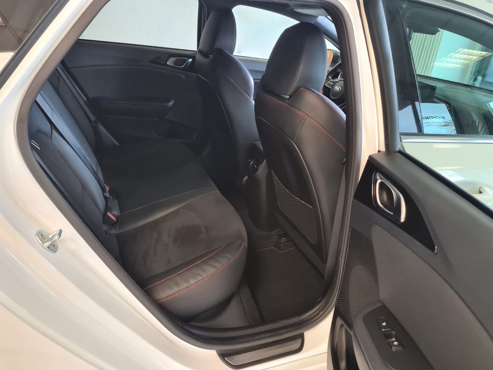 Fahrzeugabbildung Kia pro cee'd / LED / KAMERA / SCHECKHEFT / E-SITZ