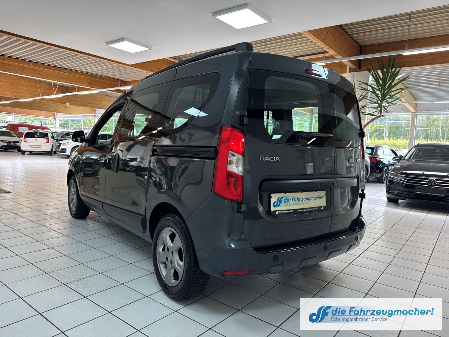 Fahrzeugabbildung Dacia Dokker Celebration ACC Apple CarPlay Android Aut