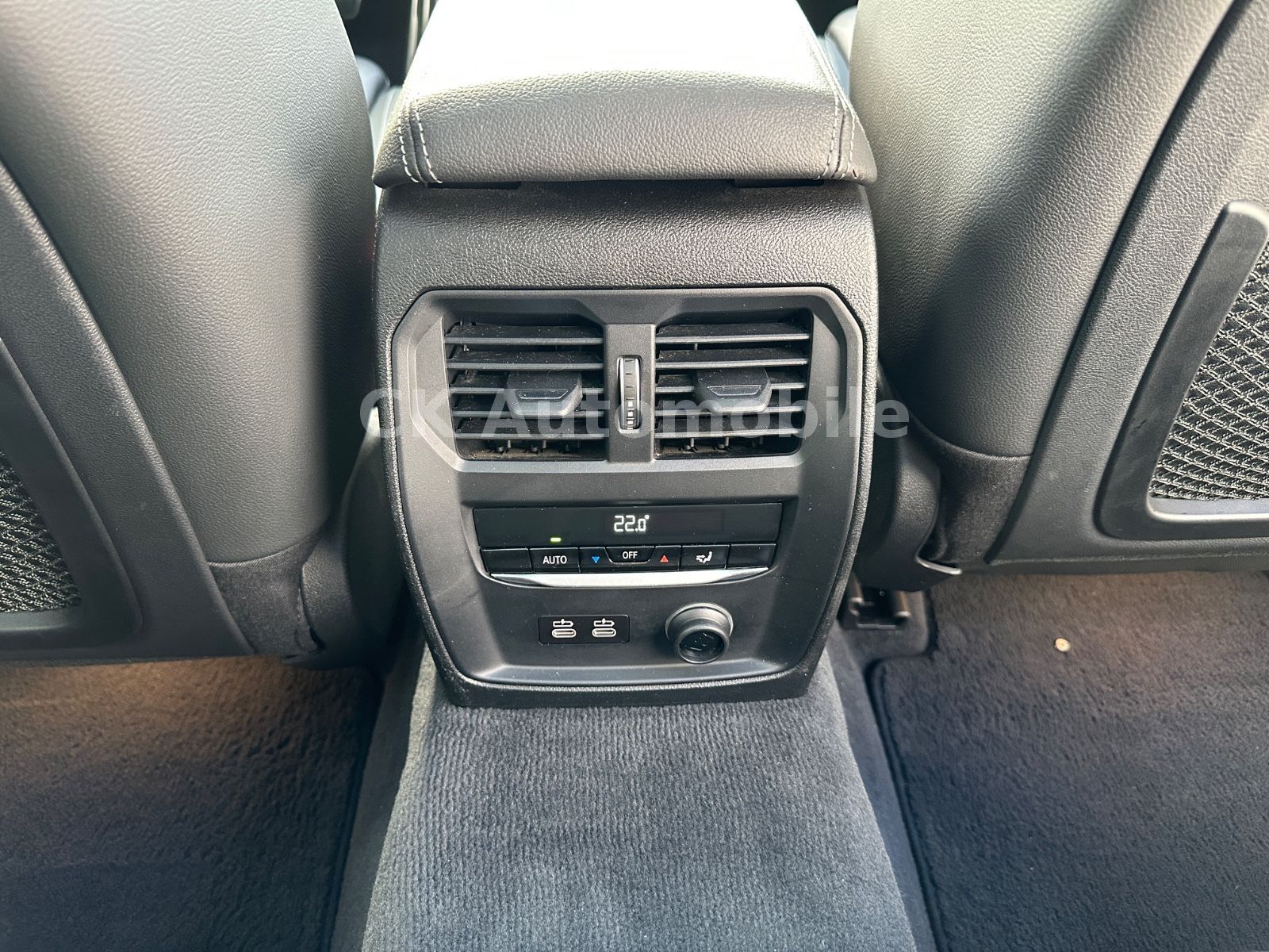 Fahrzeugabbildung BMW M340i Touring xDrive/Navi/HeadUP/Pano/360°