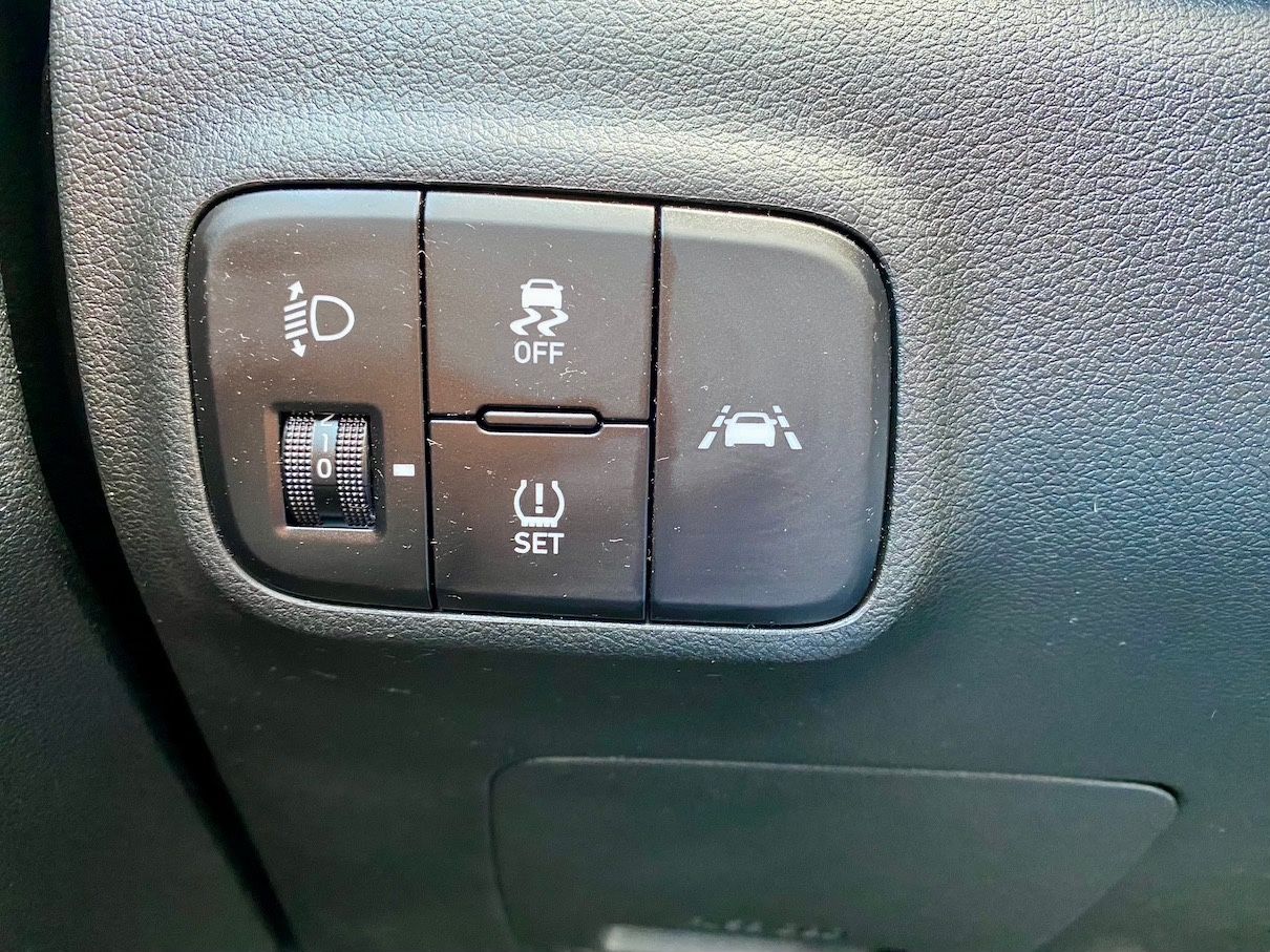 Fahrzeugabbildung Hyundai i10 1.0 Automatik KLIMA SITZ+LRHZ ALLWETTER PDC