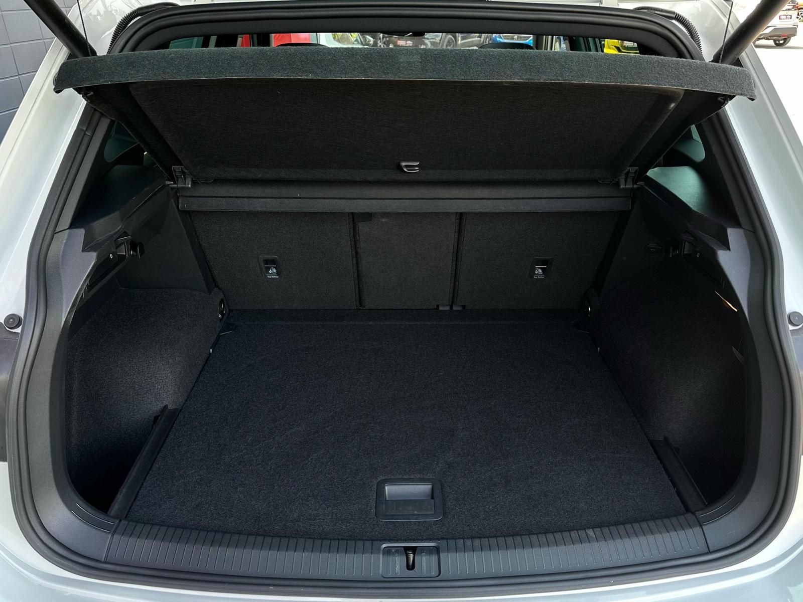 VW Tiguan 2.0TDI R LINE 4M PANO#LED#AHK#ACC#HUD#SH - Image 7