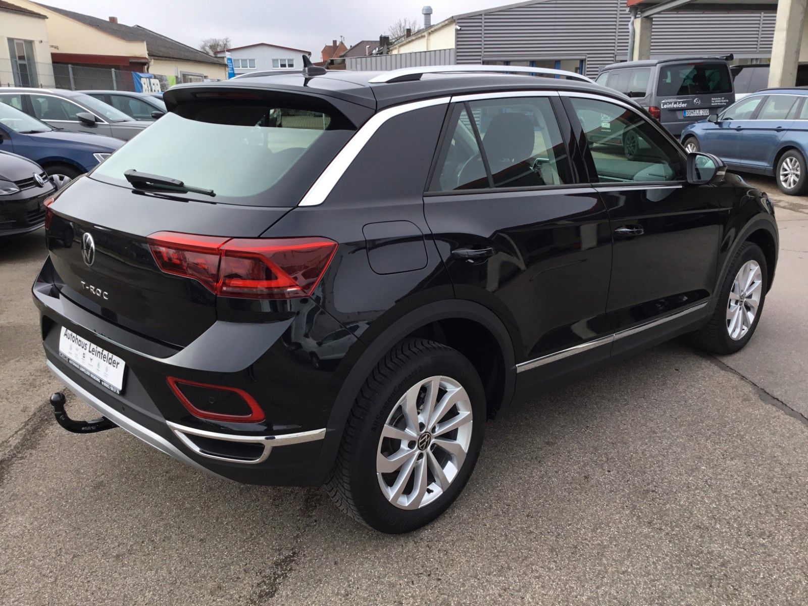 Fahrzeugabbildung Volkswagen T-Roc 1.5 TSI DSG Style+AHK+MatrixLED+ACC+Pano