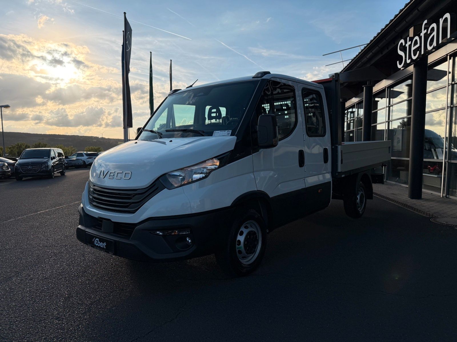 Fahrzeugabbildung Iveco Daily 35S14 Doka, Pritsche, Klima, AHK