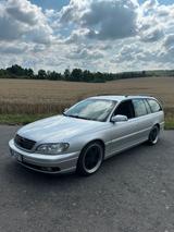 Opel Omega 2,5 L - Opel Omega mit Diesel-Antrieb: Kombi, 2.2