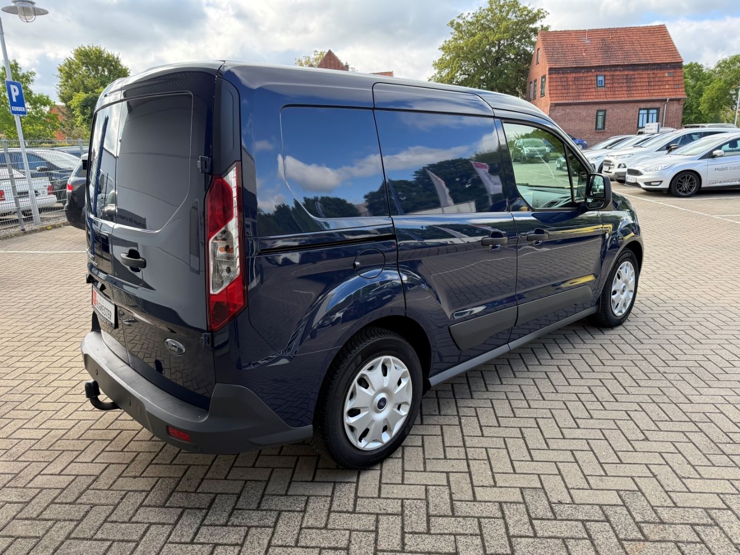 Fahrzeugabbildung Ford Transit Connect Kasten Trend AHK  Regalsystem PD