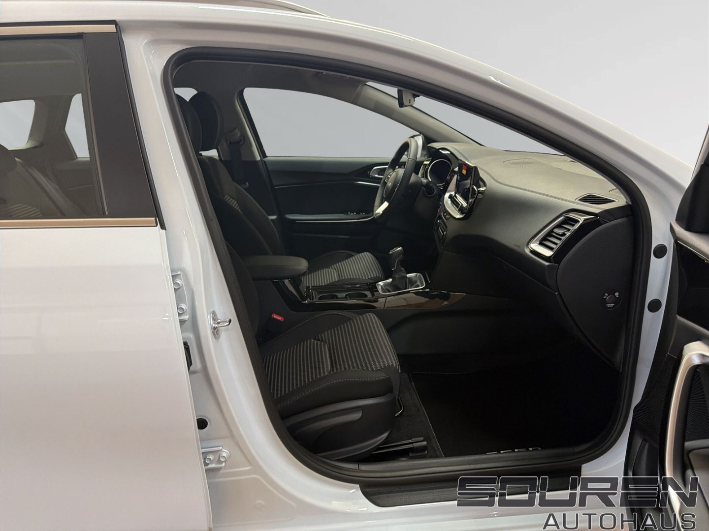 Fahrzeugabbildung Kia Ceed_sw 1.5 T-GDI Ultimate Edition NAVI+KEYLESS+