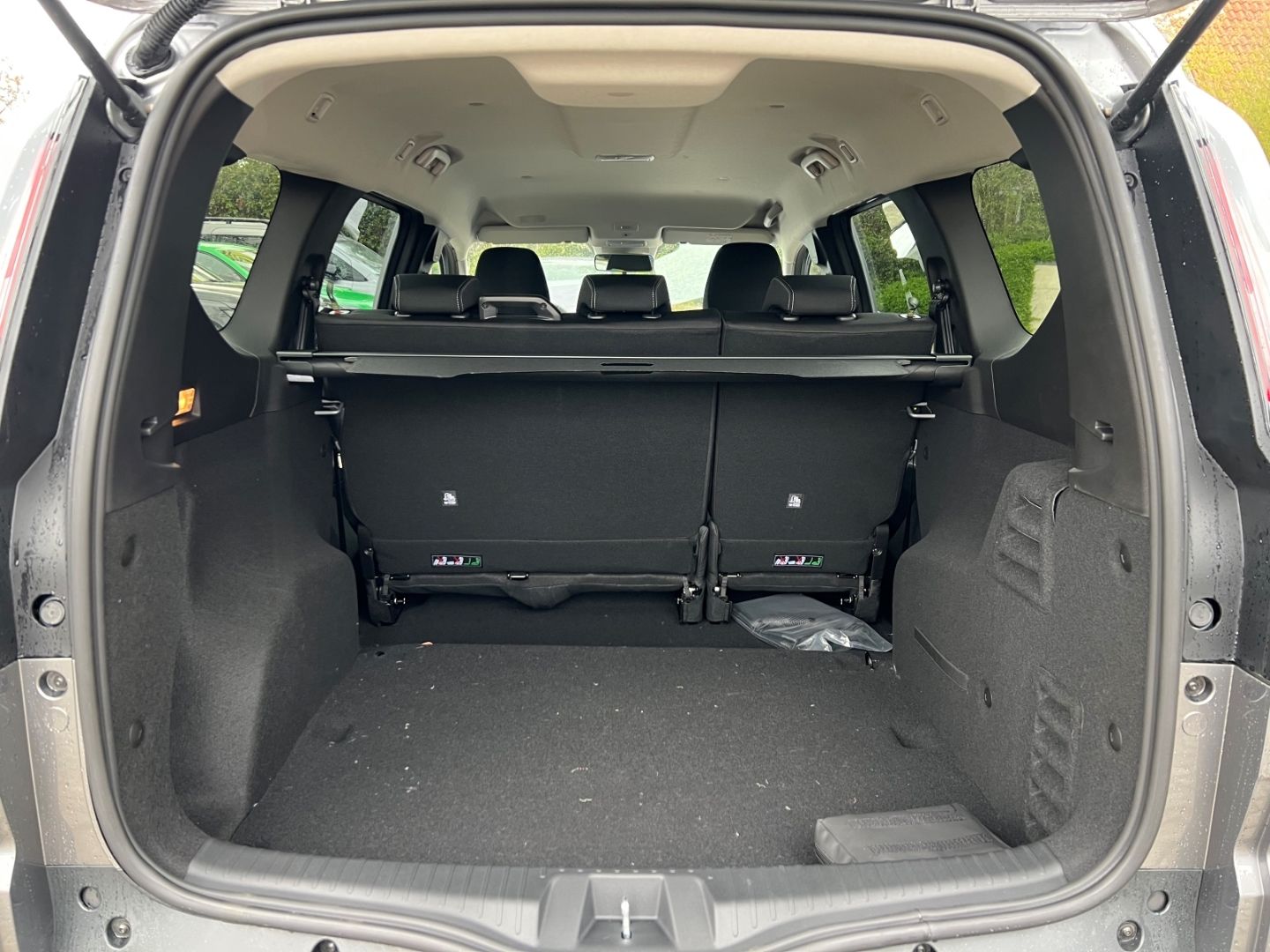 Fahrzeugabbildung Dacia Jogger Journey Navi Klimaautom Fahrerprofil SHZ