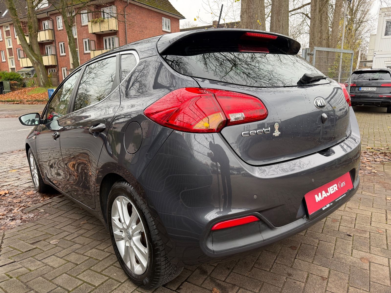 Fahrzeugabbildung Kia cee'd NAVI*KLIMA*PDC*SHZ*BT*1.HAND