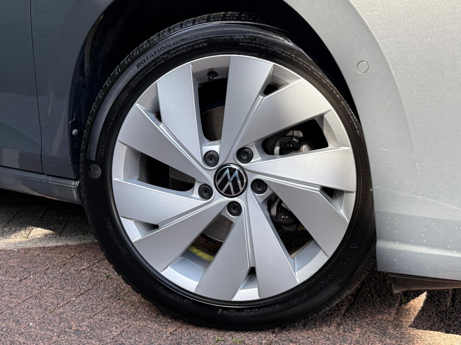 Fahrzeugabbildung Volkswagen Golf Lim. 2.0 TDI DSG Goal LED+KAM+ACC+SHZ+CARPL