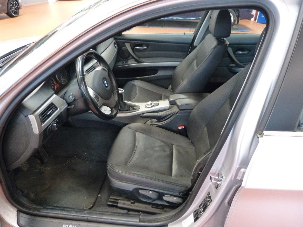 Fahrzeugabbildung BMW 330d xDrive Limousine Xenon Navi-Prof. Leder SHZ