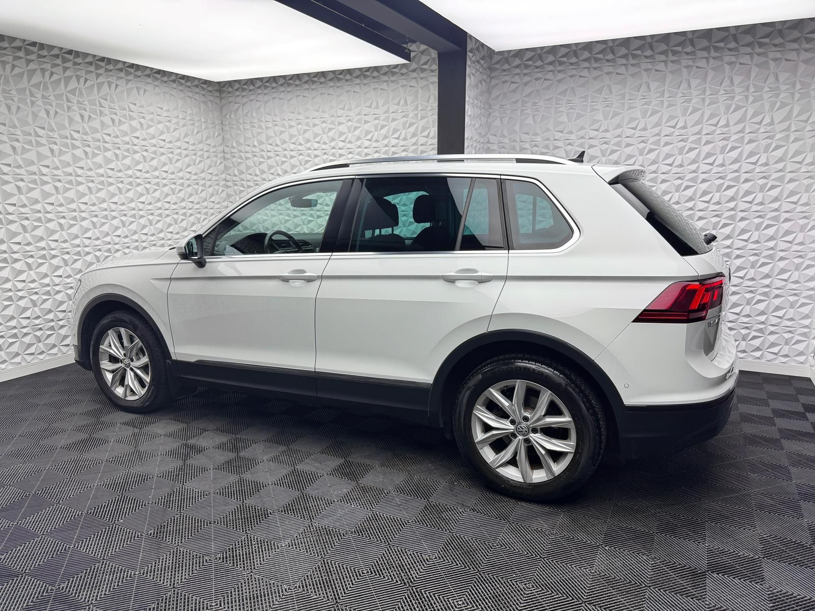 Fahrzeugabbildung Volkswagen 2.0 TSI*STANDHEIZUNG*AHK*4MOTION*LED*RCAM*DSG