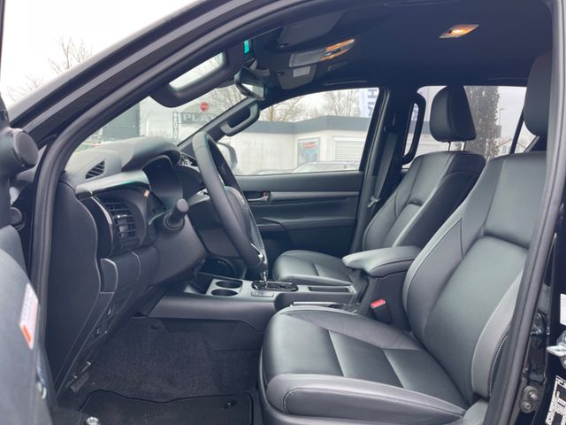 Toyota Hilux Invincible 4×4 JBL Schwarz Automatik