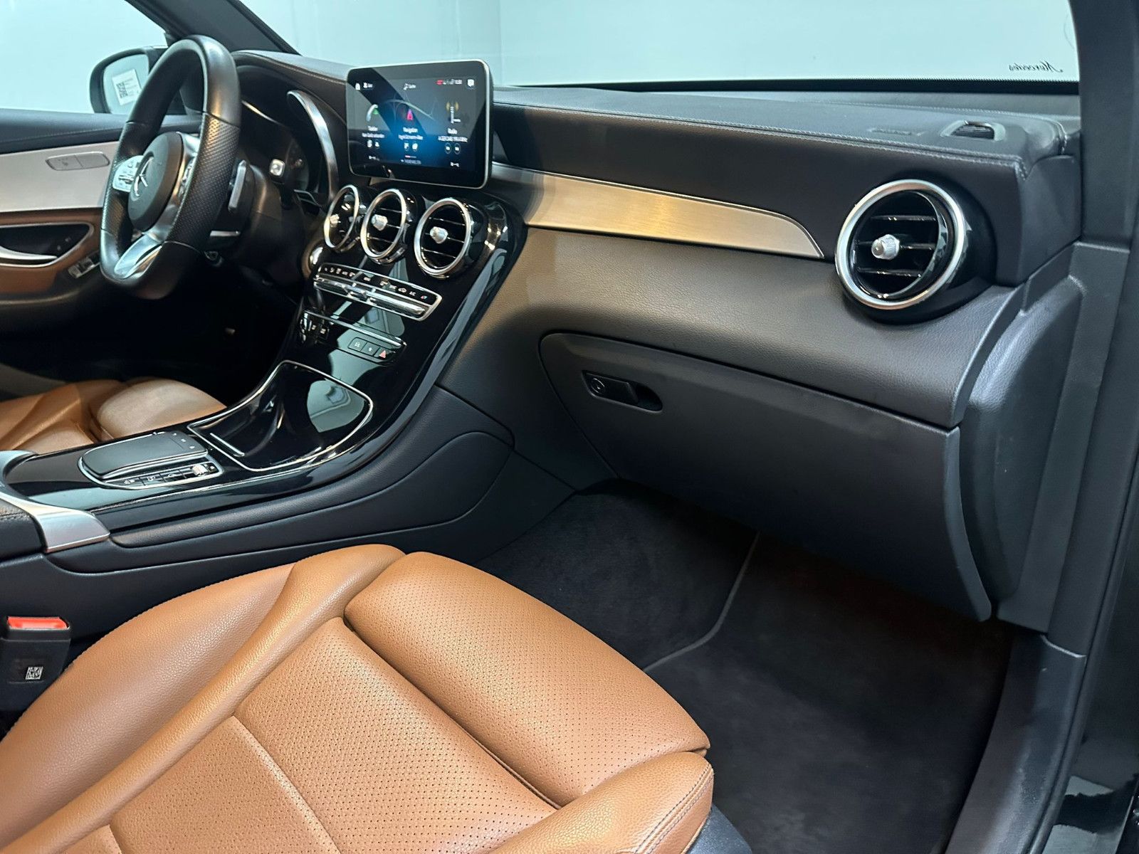 Fahrzeugabbildung Mercedes-Benz GLC 220 d 4MATIC Coupé *AMG-LINE*DISTRO*KAMERA*