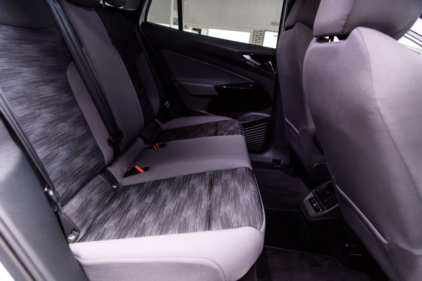 Fahrzeugabbildung Volkswagen ID.4 Pro IQ-LED+AHK+360°KAM+KEYLESS+WÄRMEP+DCC