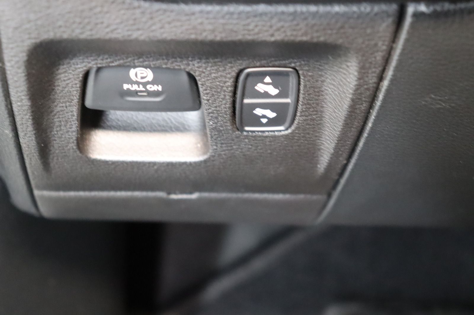 Fahrzeugabbildung Dodge Ram 1500 5.7 V8 Crew Cab Big Horn * Built to Ser