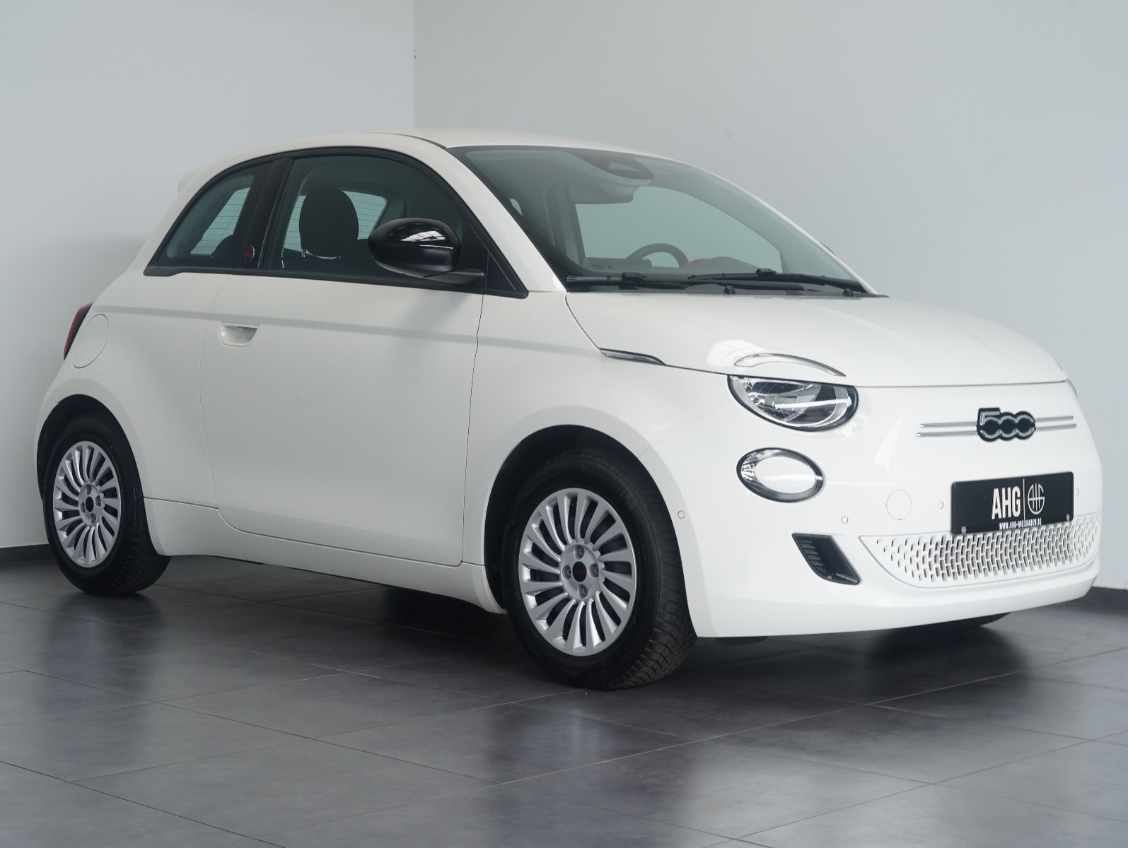 Fahrzeugabbildung Fiat 500e Red 70KW/23,8kWh/DC-LADEN/KAMERA