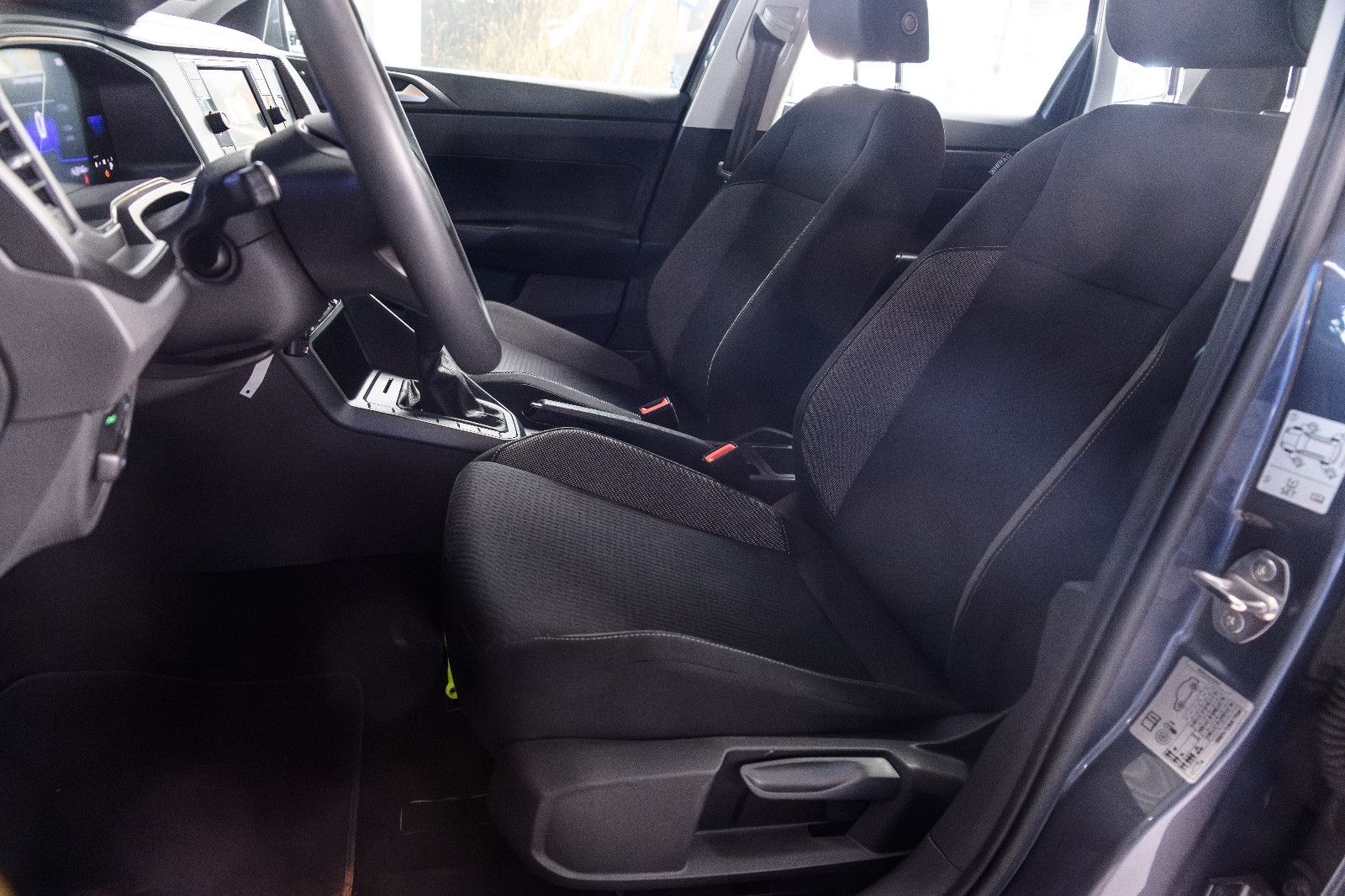 Fahrzeugabbildung Volkswagen Polo 1.0l 59kw+Klima+LED+GJ-Reifen+SHZ