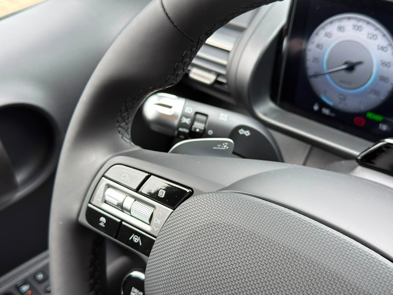 Fahrzeugabbildung Hyundai INSTER Trend 85kW *RW370KM*Totwinkel*ACC*360°