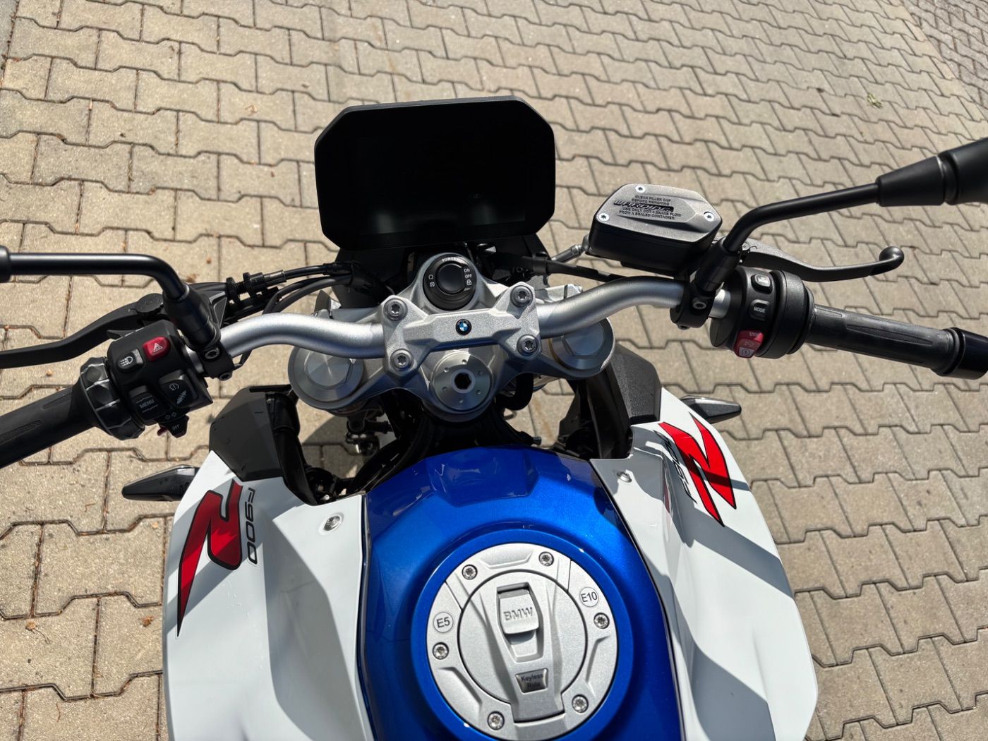 Fahrzeugabbildung BMW F 900 R A2 Style Sport 3 Pakete