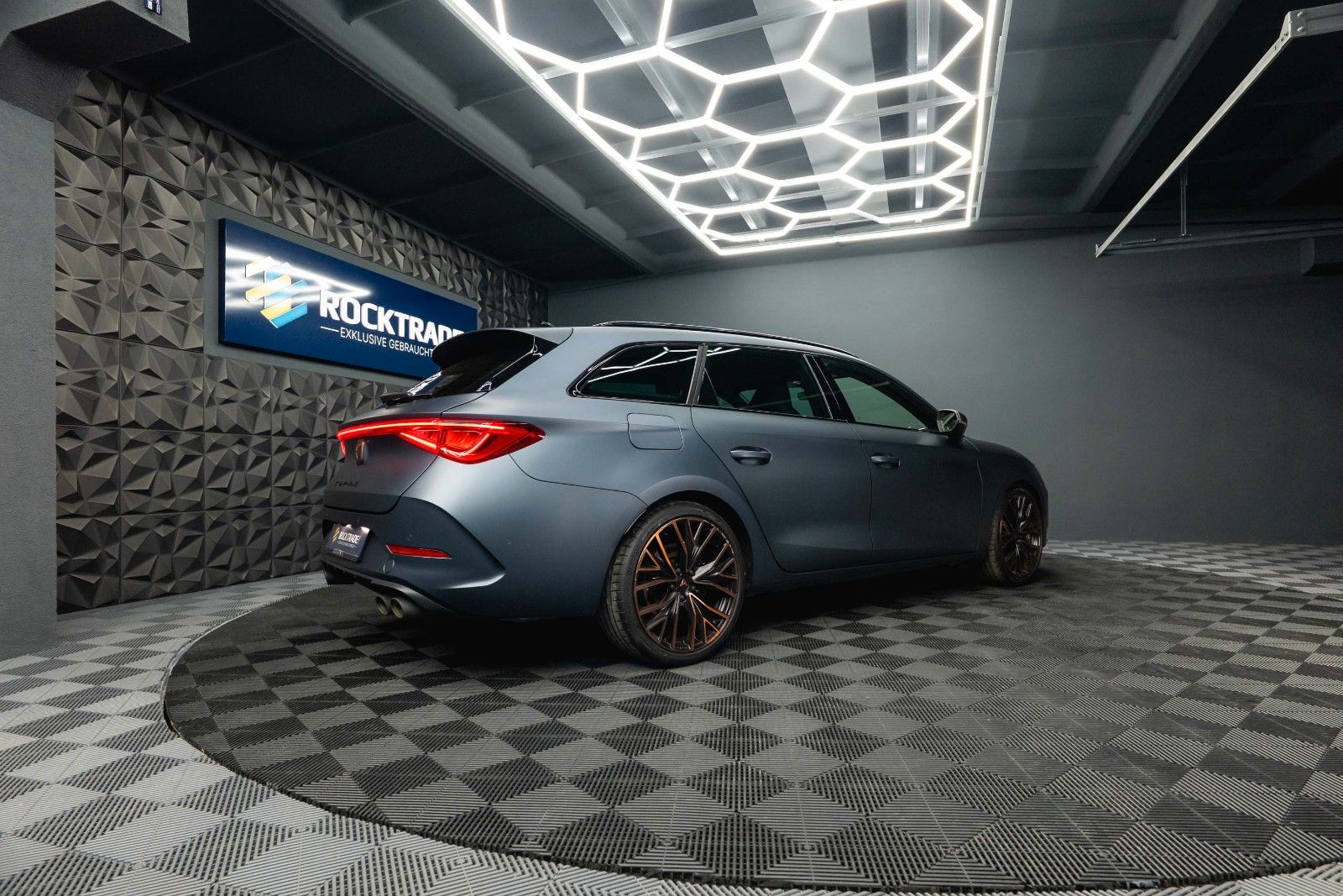 Fahrzeugabbildung CUPRA Leon Sportstourer VZ 4Drive | ACC | LED | DCC