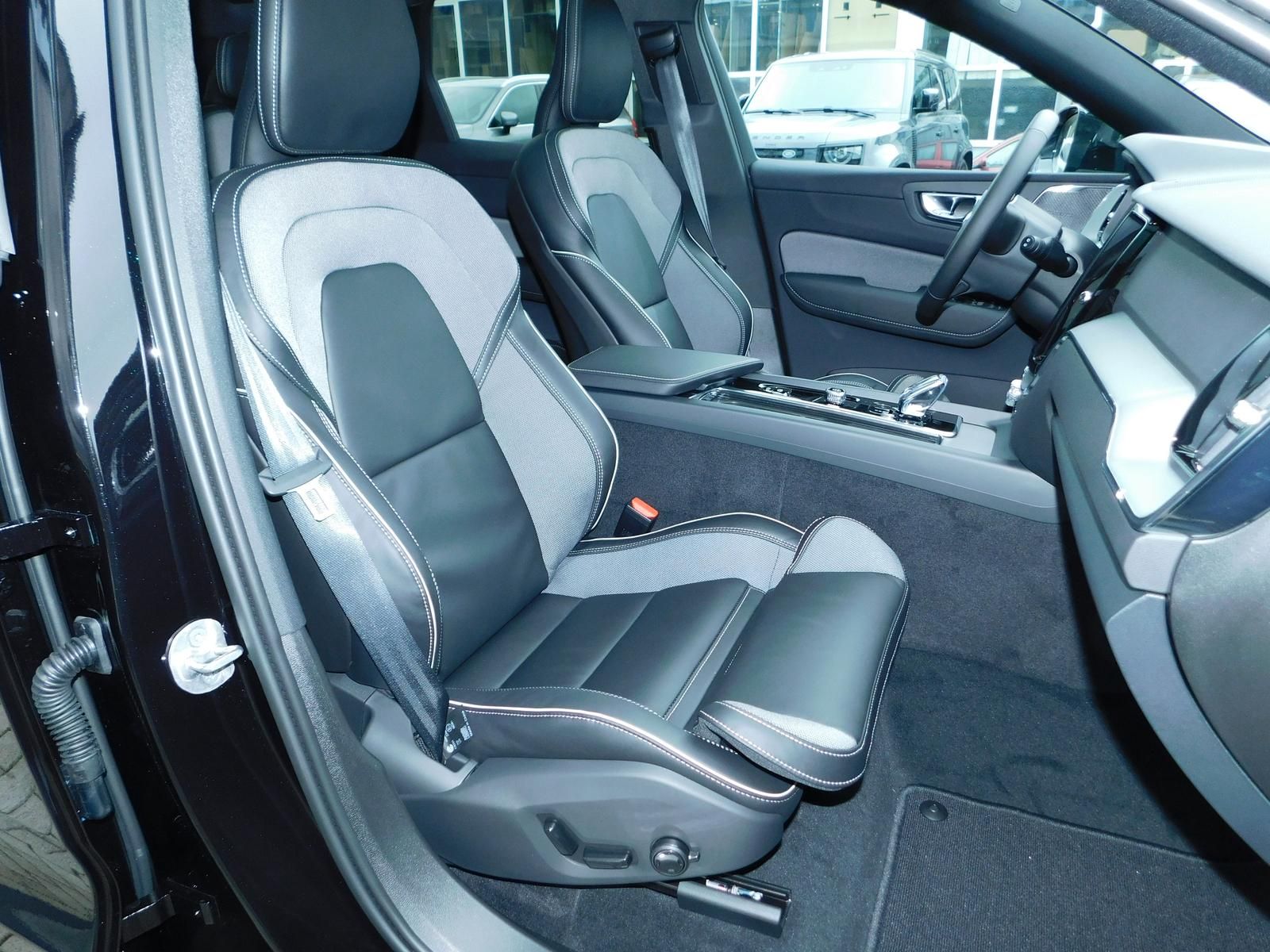 Fahrzeugabbildung Volvo XC60 T6 Recharge Plus Black Edition