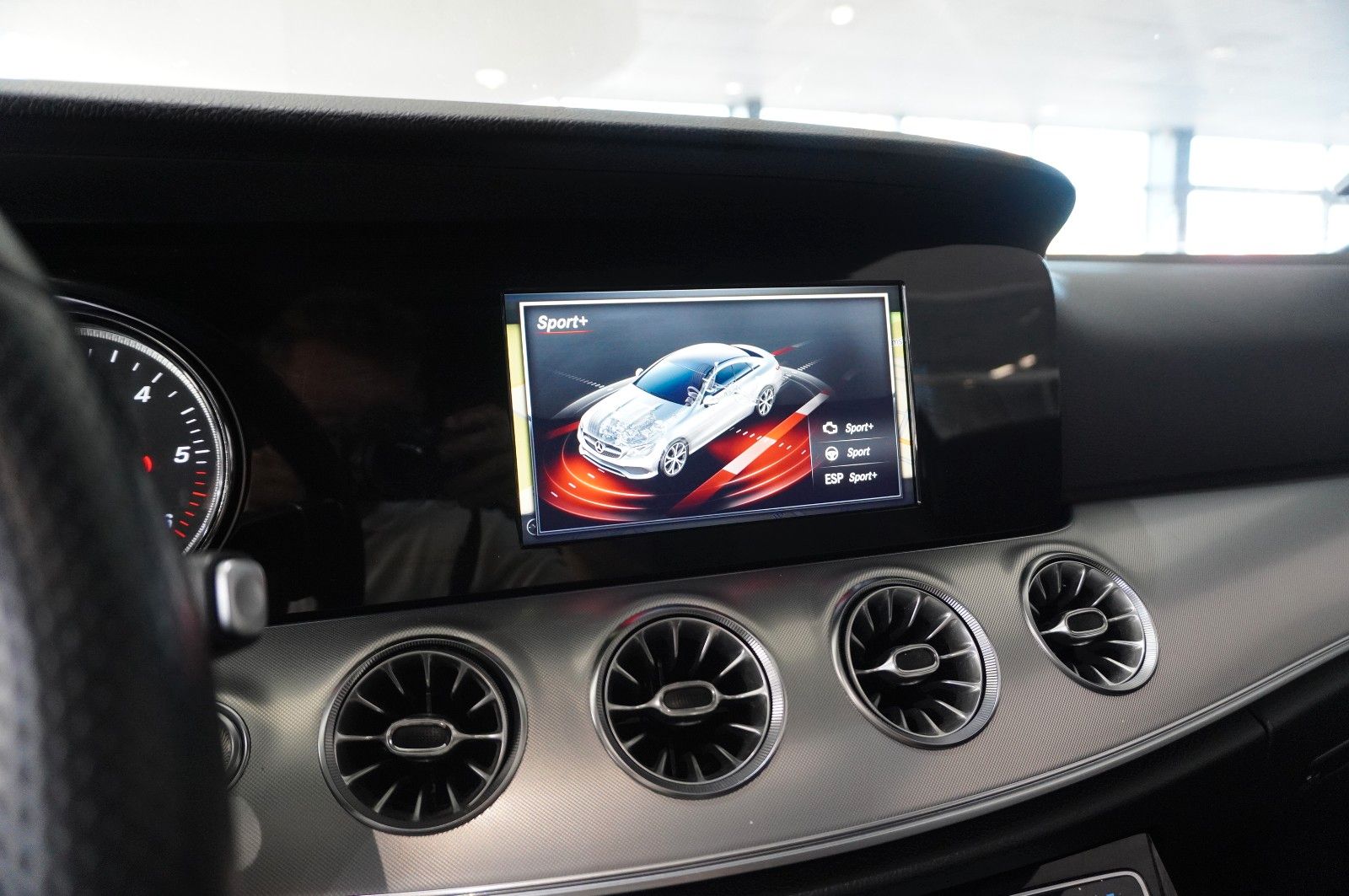 Fahrzeugabbildung Mercedes-Benz E 220D COUPE AVANTGARDE NAVI/LED/KAMERA/SH/PANO.